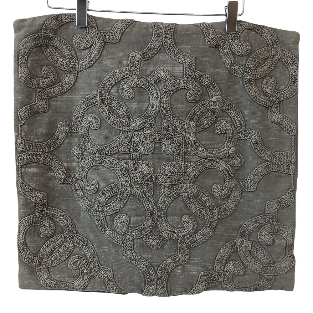 Pottery Barn Taupe‎ Grey Crewel Embroidered Medallion Cotton Pillow Cover 18x18